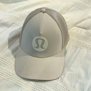 Lululemon trucker hat
